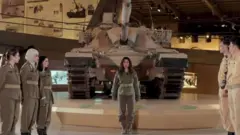 مشهد من بداية الحلقة
