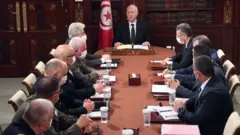 قيس سعيد اثناء ترأسه لاجتماع مجلس الأمن القومي