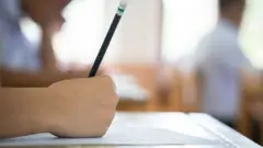 bu gün Azərbaycanda buraxılış imtahanları keçirilir