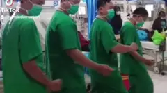 Konten TikTok perawat sedang joget di ruang perawatan pasien cuci darah. 