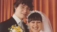 El padre Simon y su esposa Jean
