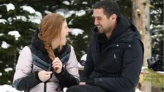 Intala Biil Geet, Jeniferii fi kaadhimaa ishee Naaser.