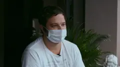 ชาวรัสเซียที่ตกค้างในไทยให้สัมภาษณ์กับผู้สื่อข่าวบีบีซี