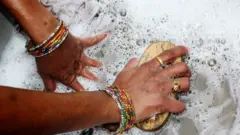 मोलकरीण