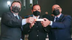João Doria e secretários durante coletiva de imprensa no Palácio dos Bandeirantes