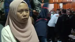 Eks pejabat Polres Malang divonis bebas terkait tragedi Kanjuruhan, 'banyak yang meninggal, malah dibebaskan', kata keluarga korban