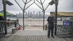 中國西南地區遭遇新一輪洪水侵襲。在重慶，洪水漫入市區，洪崖洞、磁器口等著名商業區和景點都被淹沒。