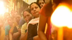 சபரி மலையில் பெண்கள் வழிபடும் உரிமை: விசாரணை 7 நீதிபதிகள் அமர்வுக்கு மாற்றம்