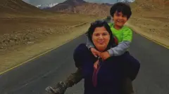 பள்ளிக்கல்வி இல்லை; வாழ்க்கை பாடத்தை கற்றுக் கொடுக்க விரும்புகிறேன் - மகனுடன் பயணம் செய்யும் தாய்