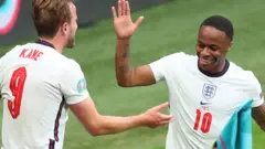 Harry Kane (ibumoso) na Raheem Sterling