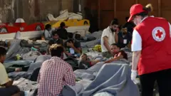 لاجئون ناجون من القارب المنكوب قبالة ساحل اليونان