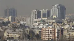 قیمت متوسط هر متر مربع خانه در منطقه یک تهران که بطور سنتی گرانترین خانه‌های پایتخت را در خود جای داده است در مهر ماه امسال نزدیک به ۶۰ میلیون تومان اعلام شده