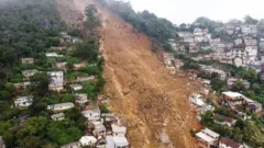 La destruction causée par un glissement de terrain dans le quartier de Morro da Oficina