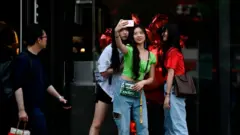 Mỗi ngày chúng ta đang dùng mạng xã hội gần 150 phút