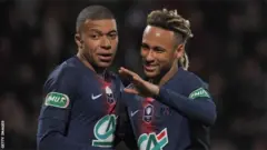 Mbappe (kushoto)