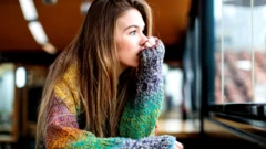 Девушка задумалась