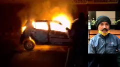 ट्याक्सीमा आगजनी।