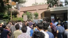 নর্থ সাউথ বিশ্ববিদ্যালয়ের শিক্ষার্থীরা।