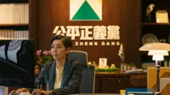 賴佩霞在Netflix台劇《人選之人－造浪者》飾演總統候選人林月真