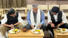 संजय राऊत आणि रवी राणांचा एकत्र जेवतानाचा फोटो व्हायरल