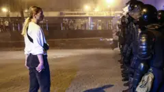 Протестующая ОМОН Беларусь