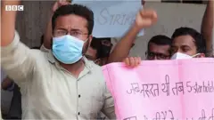ગુજરાતમાં નિવાસી ડૉક્ટરો હડતાળ પર કેમ છે?