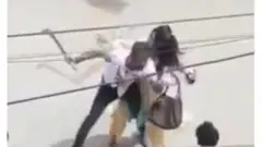 হামলাকারীদের হাত থেকে রিফাতকে বাঁচানোর চেষ্টা করছেন তার স্ত্রী আয়েশা আক্তার।