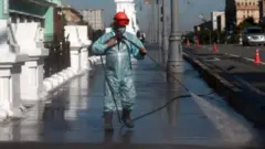 Москва кўчасида дезинфекция