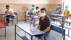 தேர்வு எழுதும் மாணவர்கள் கோப்புப் படம்