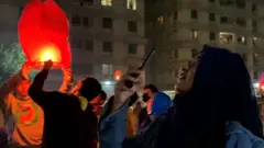 ফানুস ওড়ানোর দৃশ্য