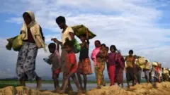 ২০১৭ সালের ২৫ আগষ্ট থেকে হাজার-হাজার রোহিঙ্গা বাংলাদেশে আসতে থাকে