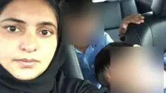 Soomiyaa Basaar ijoolleeshee waliin