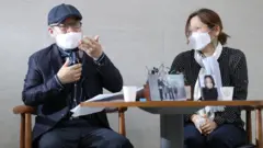 28일 국군수도병원에서 열린 첫 유족기자회견에 딸의 군번줄을 목에 걸고 나온 고 이 중사 아버지