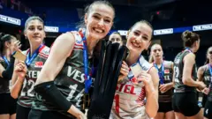İki voleybolcu