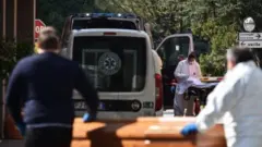 İtalya'nın Bergamo kentinde bir hastanenin önü