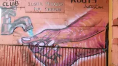 Olole dadka lagu wacyigelinayo gacmo dhaqashada