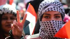 عراقيات يتظاهرن في بغداد ومدن الجنوب