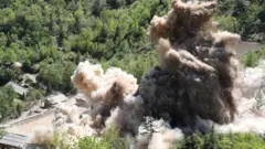 핵실험장 폐쇄: 2018년 5월 24일 북한 풍계리 핵실험장 폐쇄를 위한 폭파작업 진행