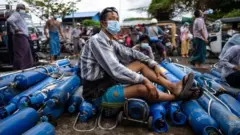မန္တလေးမြို့က အောက်ဆီဂျင် တန်းစီသူနေသူ၊ ဇူလိုင် ၁၃၊ ၂၀၂၁