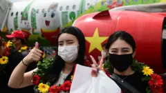 Du khách Hàn Quốc đến sân bay quốc tế Phú Quốc vào ngày 20 tháng 11 năm 2021 theo chương trình thí điểm hộ chiếu vaccine