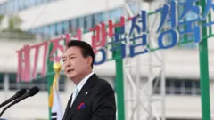 윤석열 대통령이 15일 용산 대통령실 잔디마당에서 열린 제77주년 광복절 경축식에서 경축사를 하고 있다