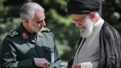 آیت الله خامنه یا و قاسم سلیمانی