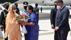 শেখ হাসিনা ও দর্শনা বিক্রম জারদোশ