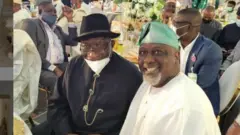 Aarẹ ana, Jonathan ati Sẹnetọ tẹlẹri, Dino