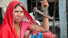 મહિલા
