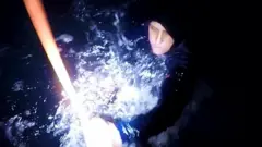 أنقذ ما يقرب من 300 شخص، بينهم نساء وأطفال، من قارب مهاجرين قبالة جزيرة لامبيدوزا الإيطالية.
