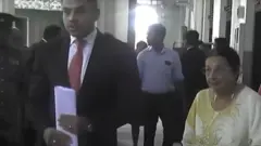 මුදල් විශුද්ධිකරණය වැළැක්වීමේ පනත යටතේ චෝදනා එල්ල වී සිටින හිටපු ජනාධිපති මහින්ද රාජපක්ෂගේ පුත් යෝෂිත රාජපක්ෂ සහ ඔහුගේ මිත්තණිය වන ඩේසි ෆොරස්ට් ට අධි චෝදන පත්‍ර භාරදීමෙන් අනතුරුව ඔවුන් ඇප මත මුදාහැරීමට කොළඹ මහාධිකරණ අද (අප්‍රේල් 4 වැනිදා) නියම කළේය.