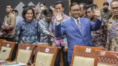  Menteri Koordinator Bidang Politik, Hukum dan Keamanan (Menko Polhukam) Mahfud MD dan Menteri Keuangan Sri Mulyani hadir untuk membahas transaksi Rp349 triliun di Kementerian Keuangan.