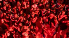 توافد أعداد كبيرة من الزائرين لزيارة مرقد الإمام الحسين