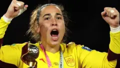 حارسة المرمى الإسبانية كاتالينا كول.